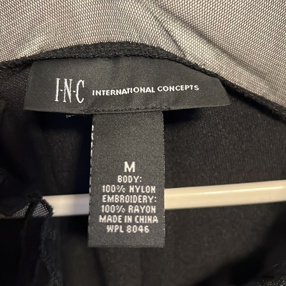 NEW w/o tags Women's INC black Size M sleeveless blouse - Picture 6 of 6